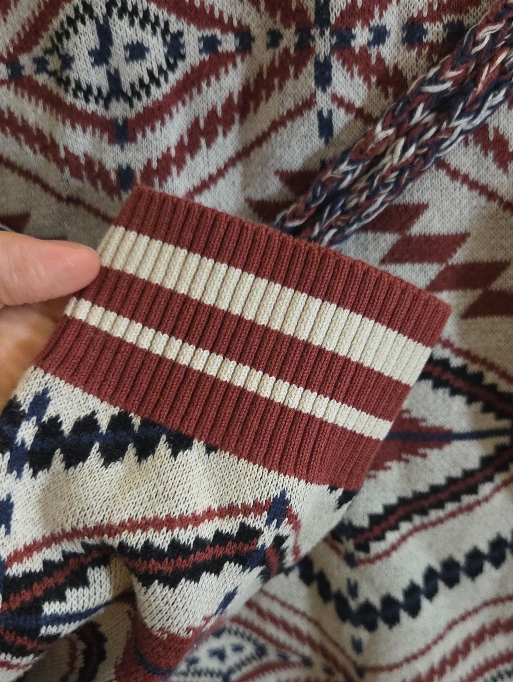 Patterned knit sweater - Picture 4 of 5